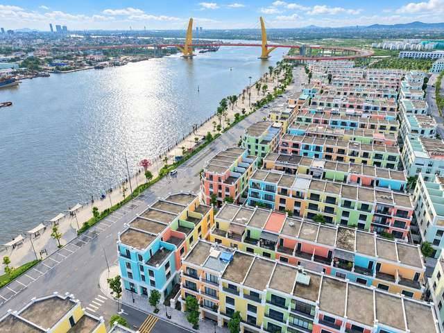 Dải nhà màu ven sông