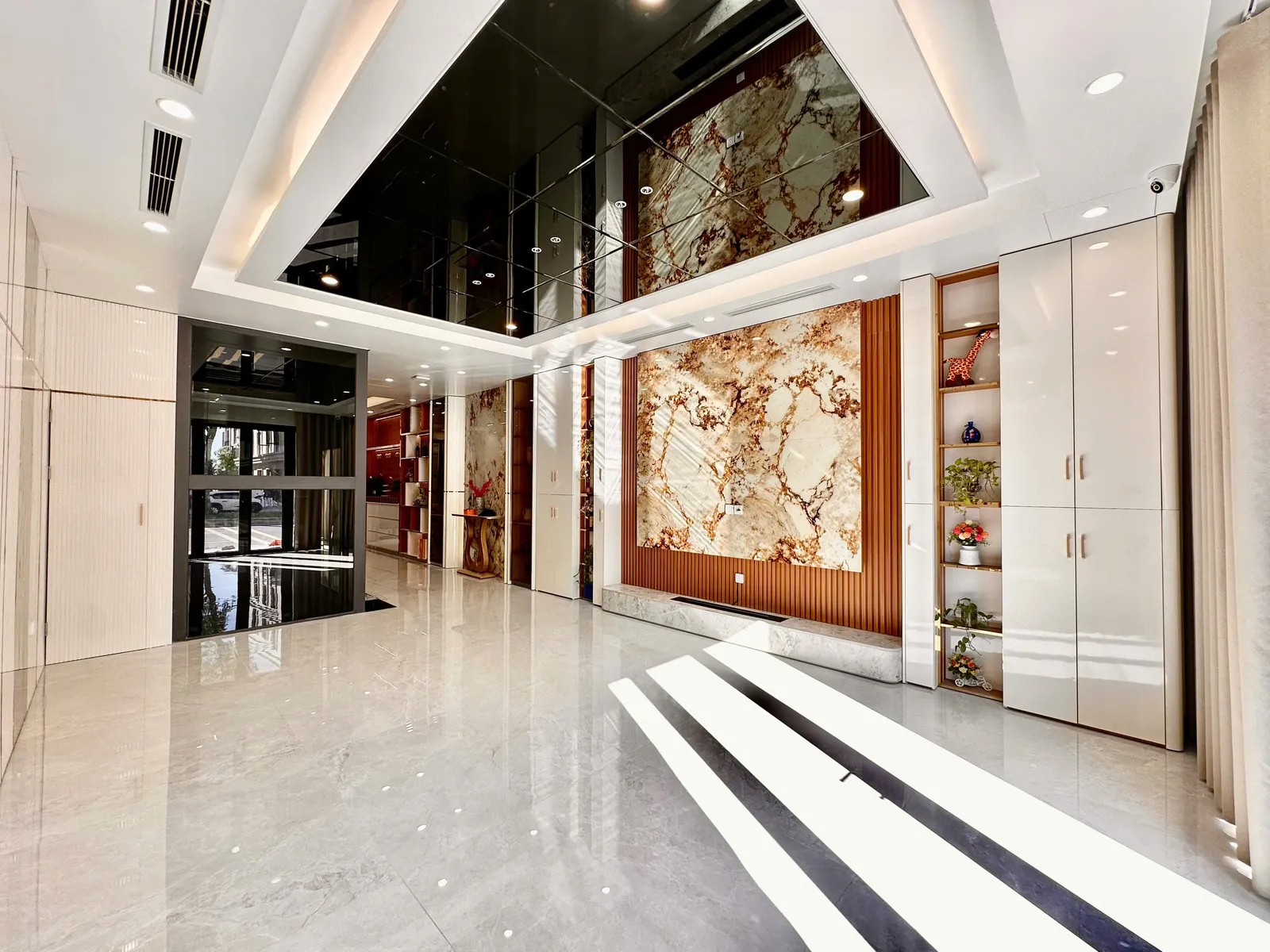 🌳 BÁN Shophouse Quý Tộc – Mặt đường Tương Lai, không có biển sau nhà – phù hợp cho khách hàng kiêng nước sau nhà | Vinhomes Royal Island
